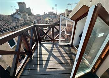 Attico con Altana Panoramica in Vendita a Venezia, Sestiere San Marco